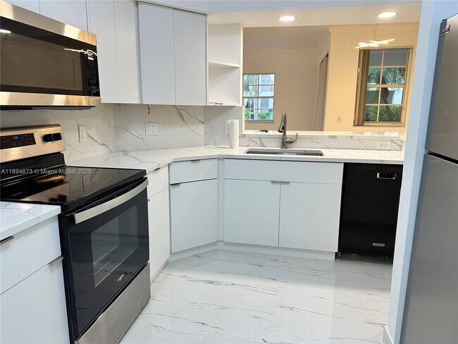 Photo - 3255 NE 184th St Unidad 12113