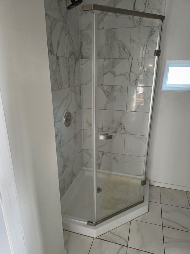 Building Photo - Avenue B Unit Lower Rear