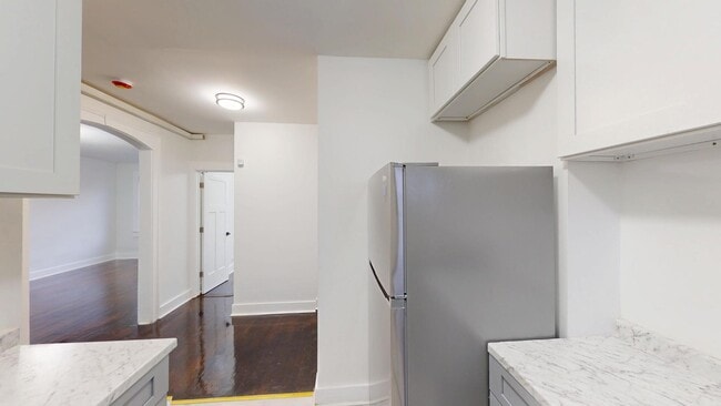 Photo - 2401 E 75th St