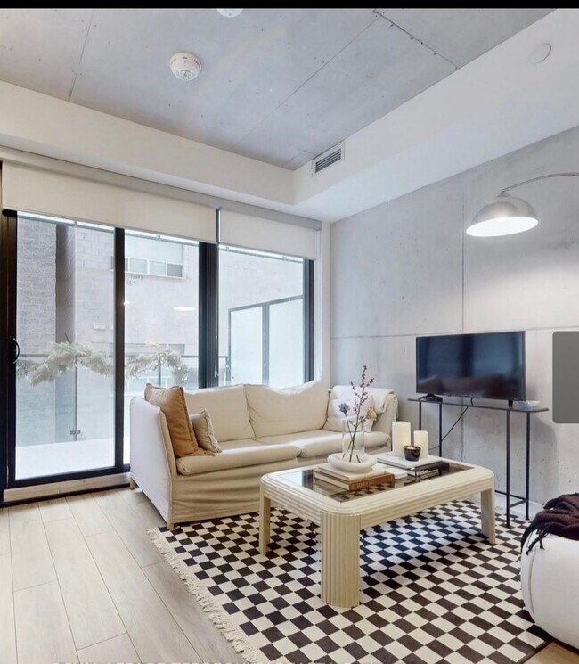 Photo - 458 Richmond St W