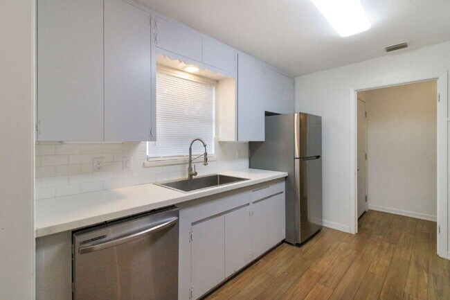Photo - 609 W Walnut Ave