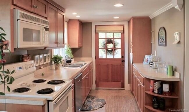 Photo - 211 Front St