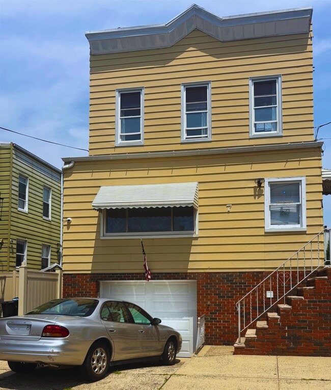 Building Photo - 7 Mechanic St Unit 2 Rental