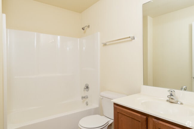 2BR, 2BA - 1,065SF - Bathroom