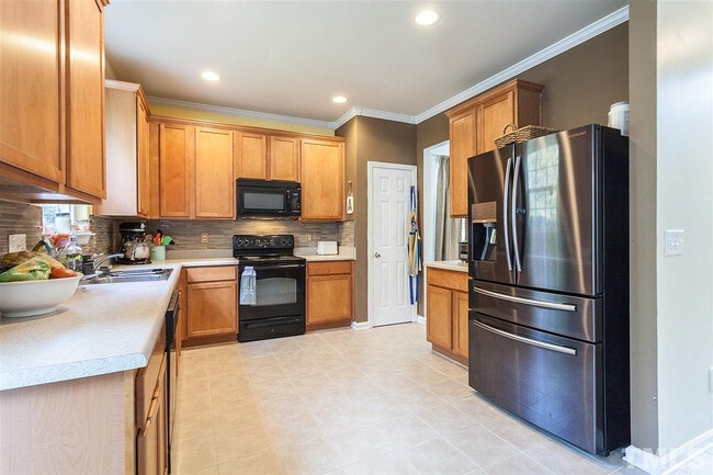 Room in House on Autumn Leaf Ln