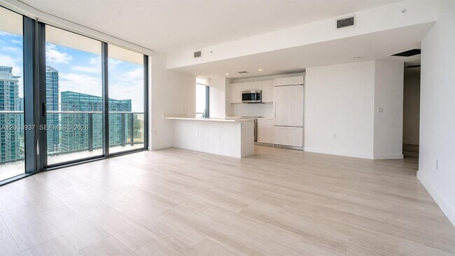 Photo - 45 SW 9th St Unidad 3303