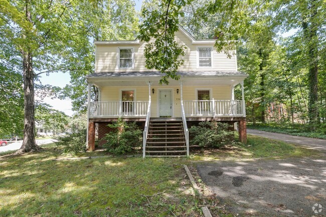 Building Photo - Charming 3 bedroom House with a Huge Yard ...