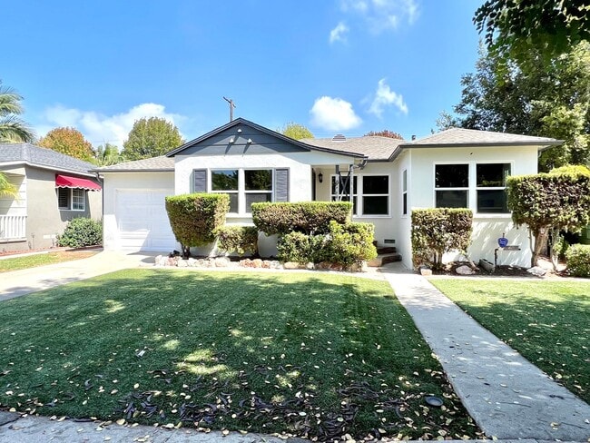 Building Photo - Quiet and Charming West LA Home!