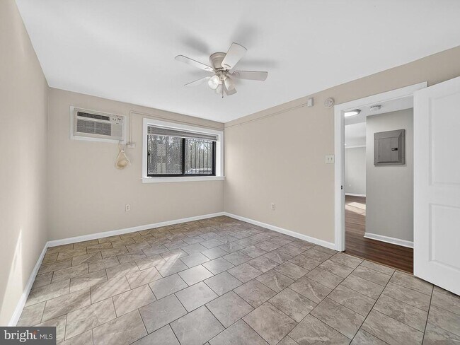 Photo - 3111 Naylor Rd SE Unit 104