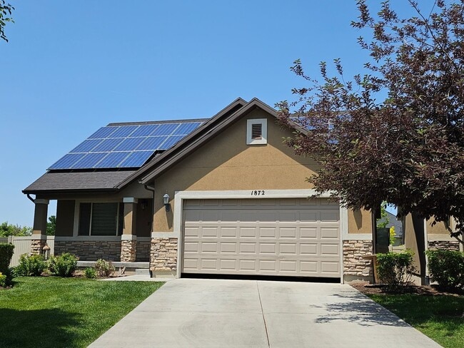 Building Photo - Large home in Orem