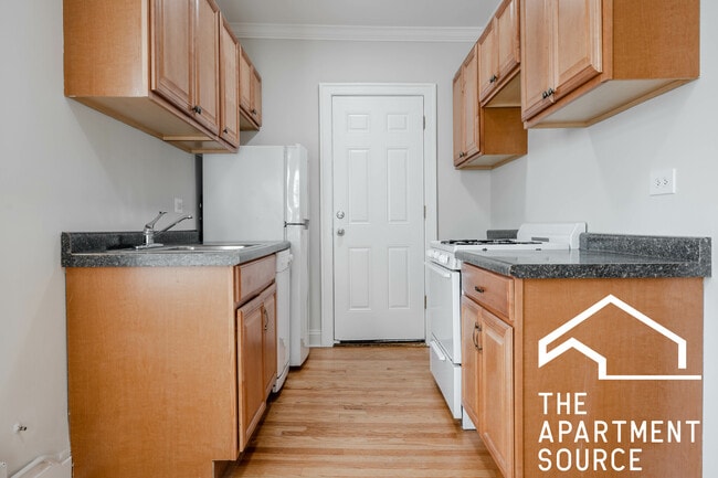 Building Photo - 3815 N Greenview Ave Unit 3E Rental