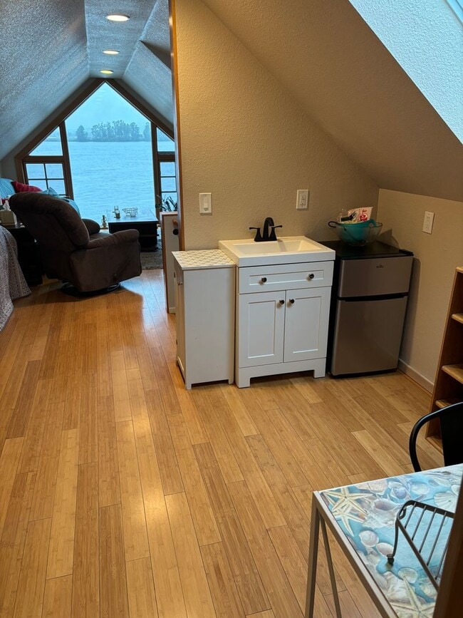 Photo - Fully Furnished 1 bed on the Columbia River