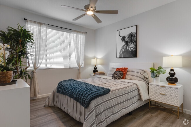 2BR, 2BA - 1,135SF