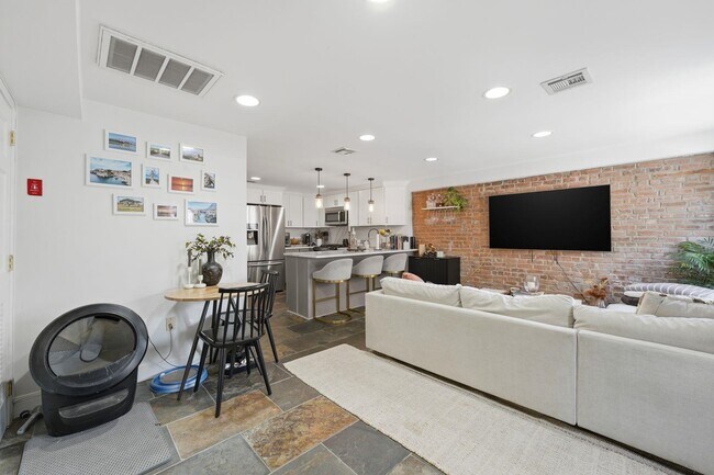 Photo - 405 Bloomfield St Unit 1