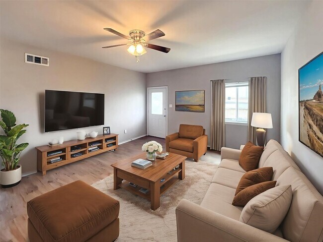 Photo - 512 E Hazelwood St Unit A