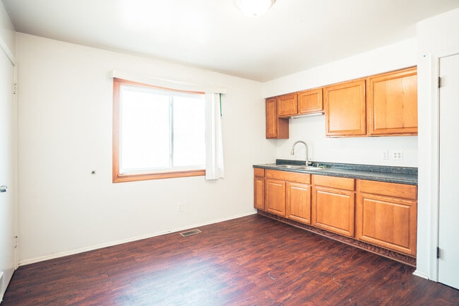 Photo - 1490 Brady Ave