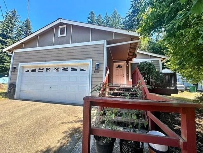 Building Photo - Spacious 3-Bed, 2-Bath Home with Garage – ...