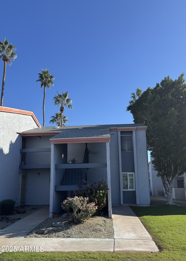 Building Photo - 7550 N 12th St Unit 239