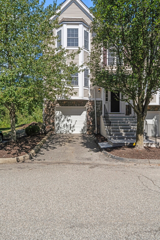 Building Photo - 601 Larson Dr Unit 601 Rental