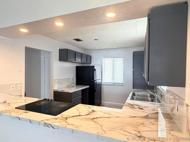 3808 Inlet Cir
