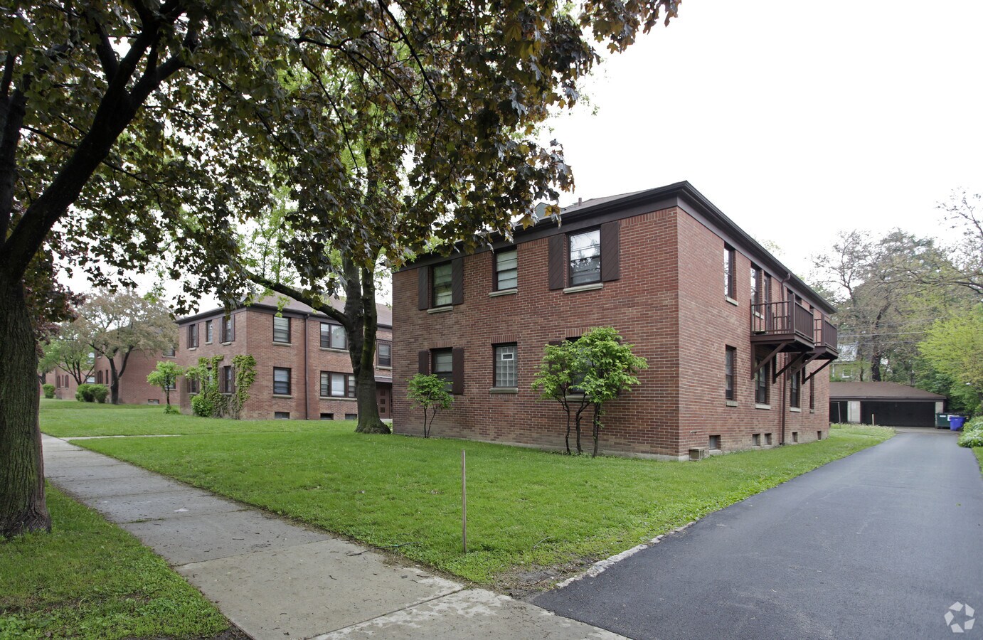 Photo - Bluemound Courtyard Apartments