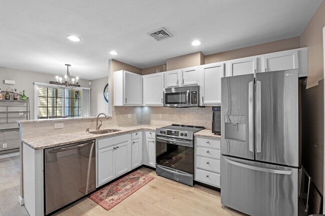 Building Photo - 709 Gazebo Cir