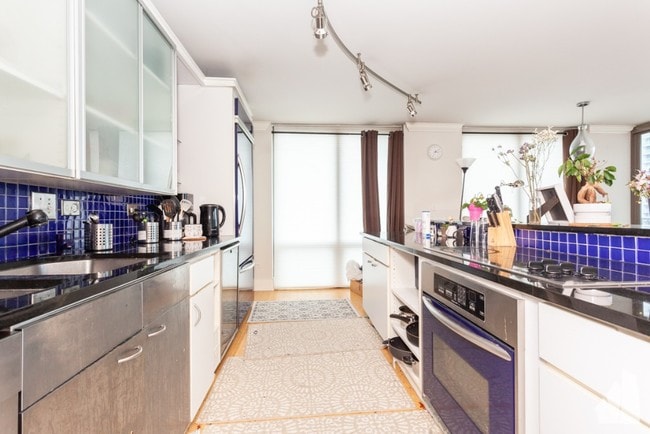 Building Photo - 2 E Erie St Unit 3109