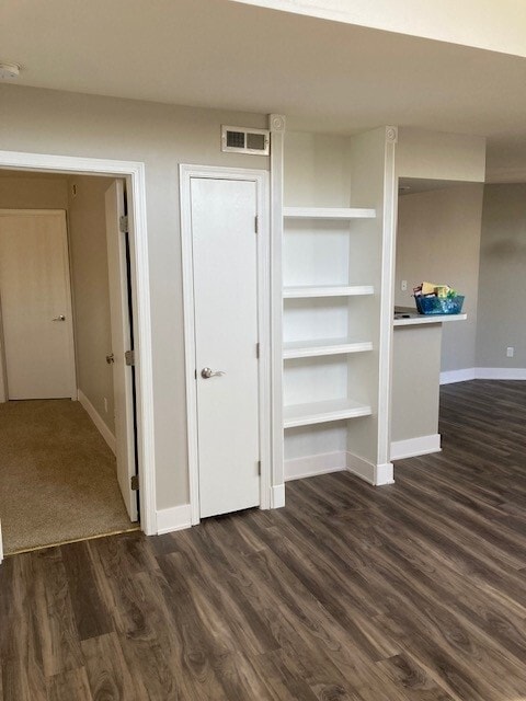 Cambridge Built-In Display Shelves