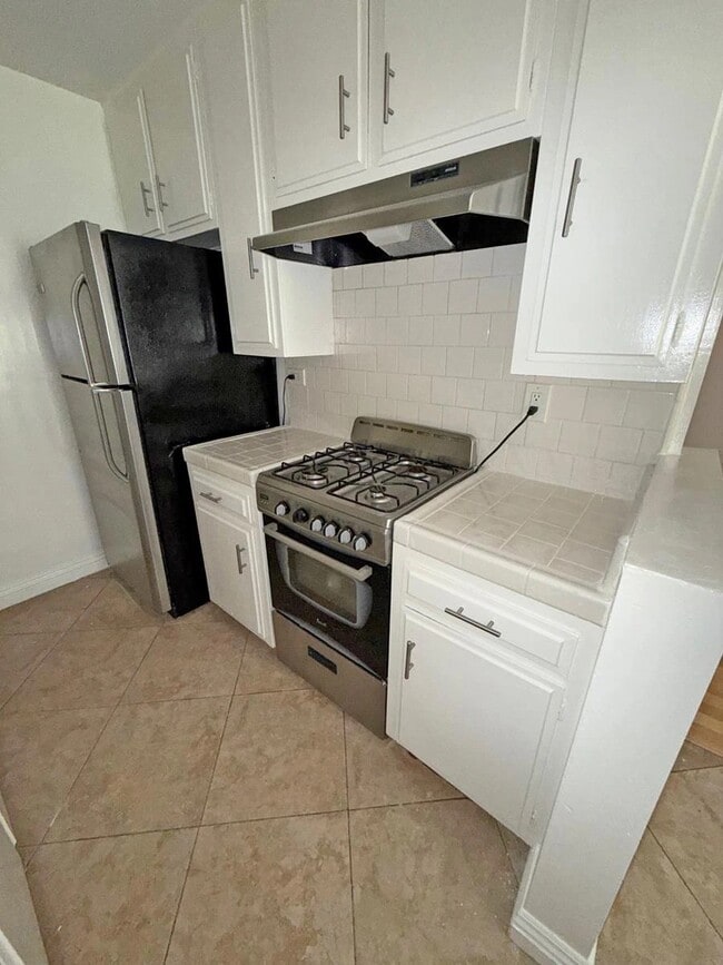 Building Photo - 10776 Rose Ave Rental