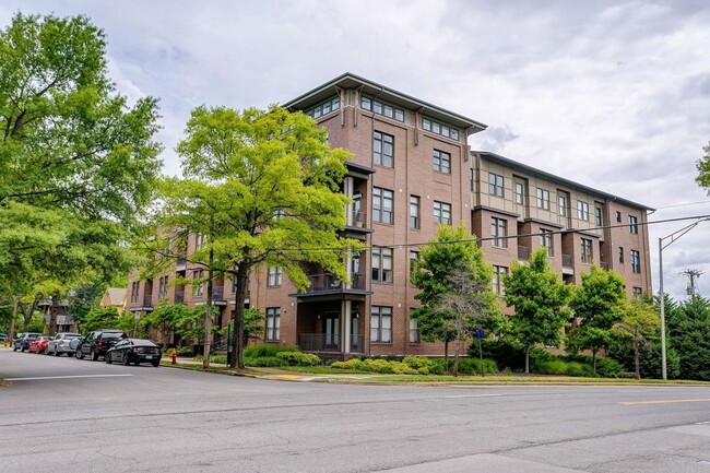 Building Photo - 1 Bedroom, 1 Bathroom Condo w/ Secure Parking Garage - Walk to Vandy, Belmont & Hillsboro Village
