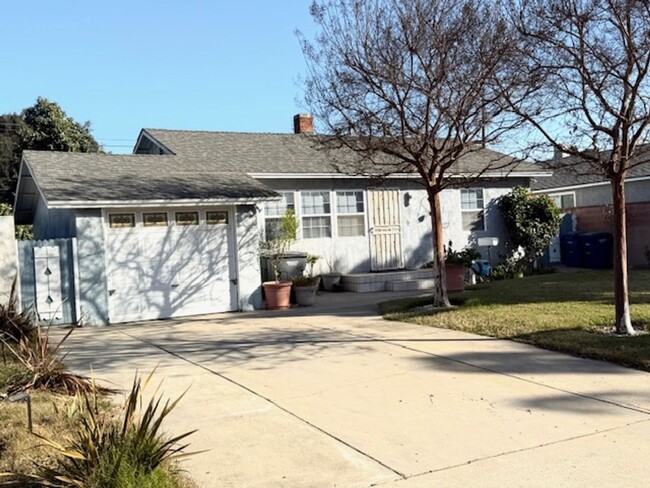 ***NEW ON MARKET*** QUAINT 2BR LAKEWOOD HO... - ***NEW ON MARKET*** QUAINT 2BR LAKEWOOD HO... House