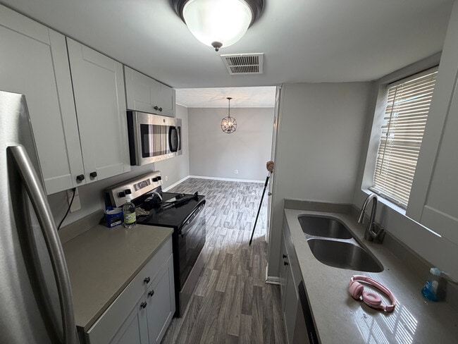 Room in Townhome on Northdale Rd