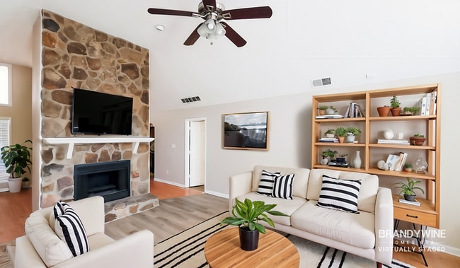 Photo - 125 Cowan Dr