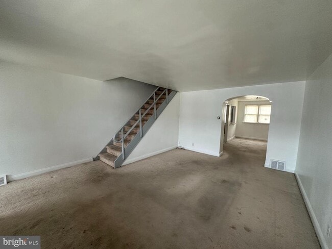 Photo - 6723 Leonard St