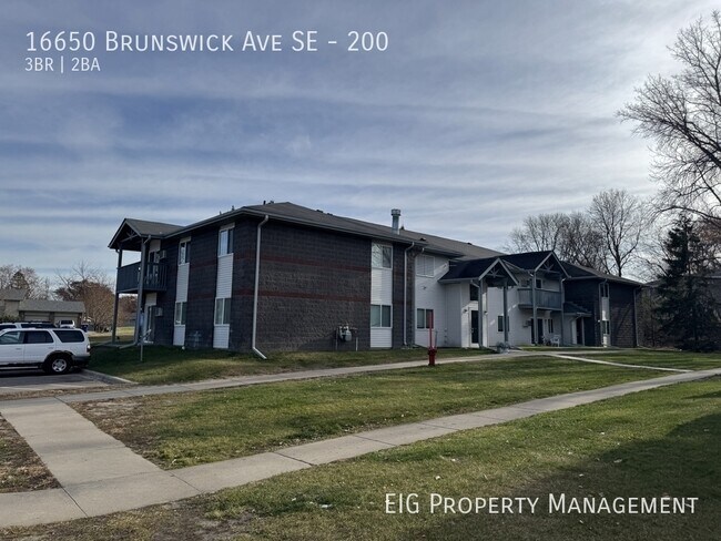 Building Photo - 16650 Brunswick Ave SE Unit 200