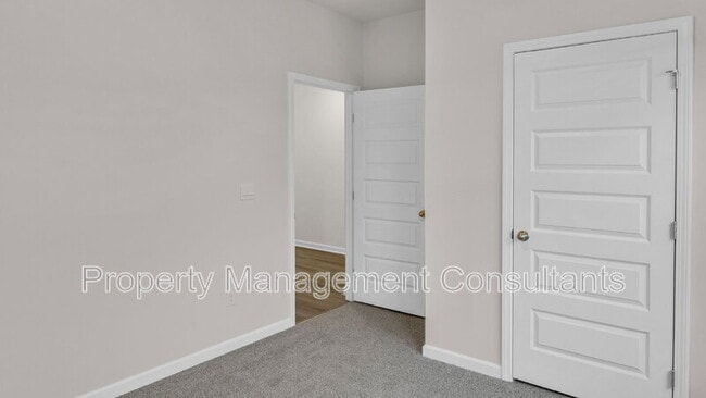 Photo - 319 Murphy Ln