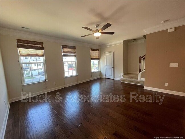 Photo - 1112 Boxcar Way