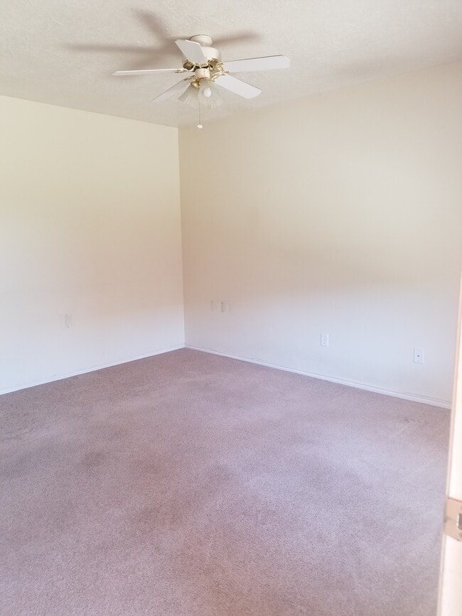 Photo - 3 Bed/2 Bath End Unit