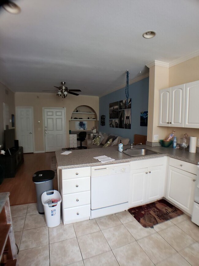 Photo - Great 1/1 unit with wood laminate floors, upgraded appliances and balcony!