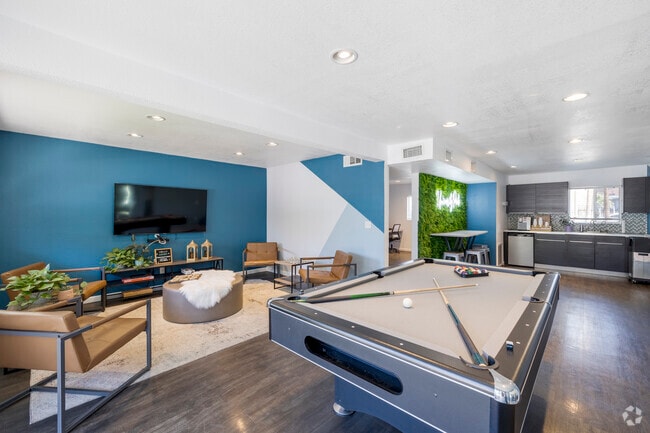 LOUNGE - University Pointe Apartments