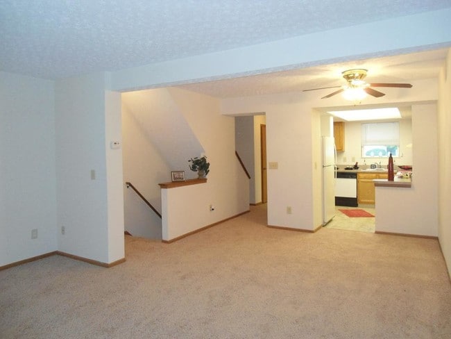 2 Bedroom 2 bath Townhome - Creekside Townhomes