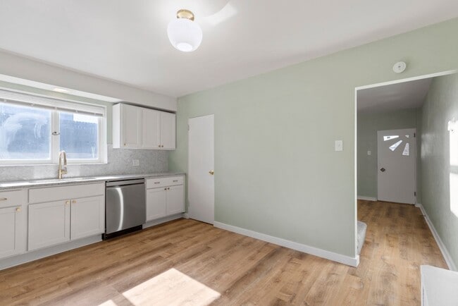 Photo - Bright 2 Bedroom Apartment in Duquesne Heights – Minutes from Mount Washington Overlook!