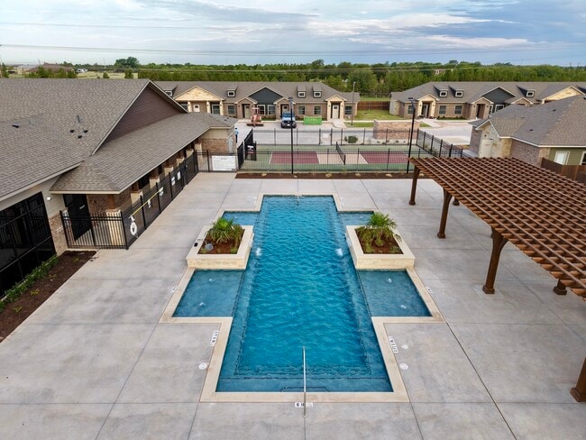 State of the Art Lounge Pool