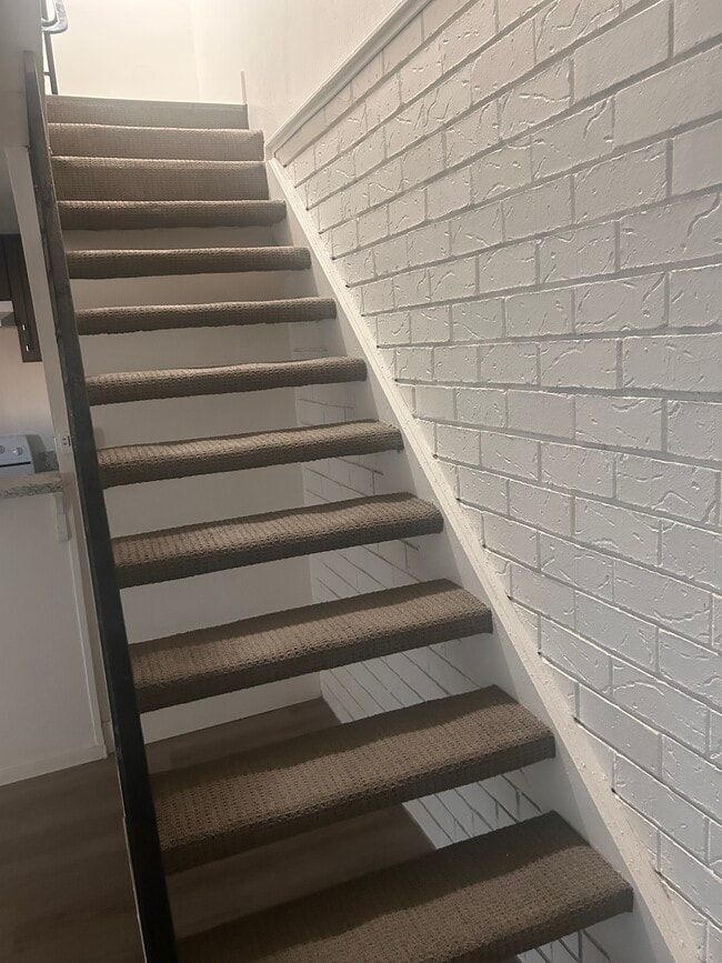 Photo - 4070 Weymouth Ln