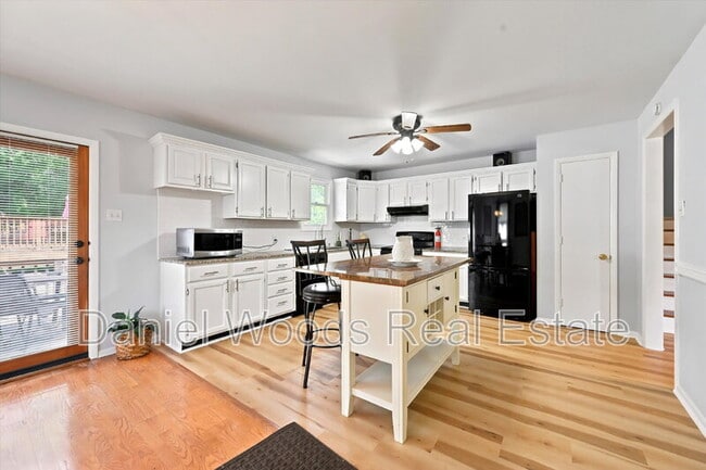 Photo - 409 Dutton St
