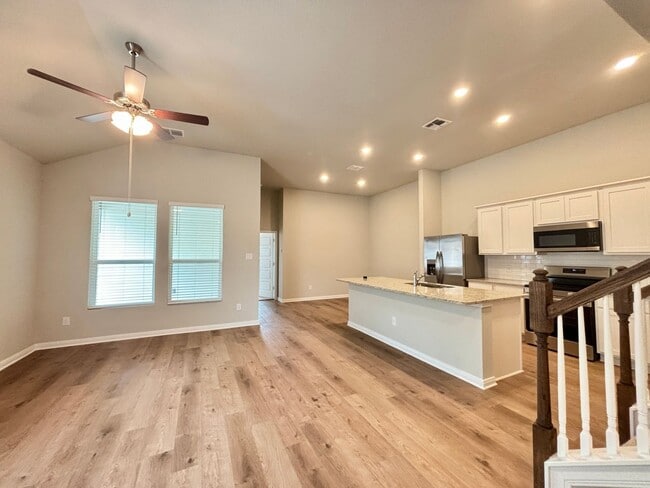 Photo - Want luxury living in the Far West ...Look no further...Amanda Park is it!