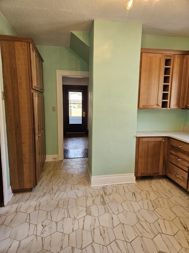 Photo - 2234 S Main St