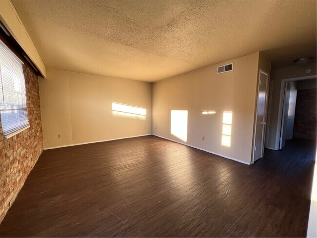 Photo - 2006 Theodore Dr Unit A