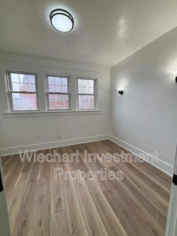 Photo - 201 S Blackhoof St