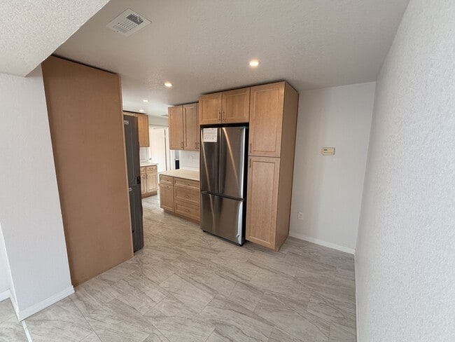 Photo - 105 S Kendall St